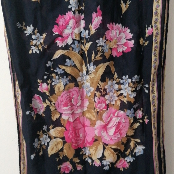Gorgeous Fiorini Long Scarf - Picture 3 of 3